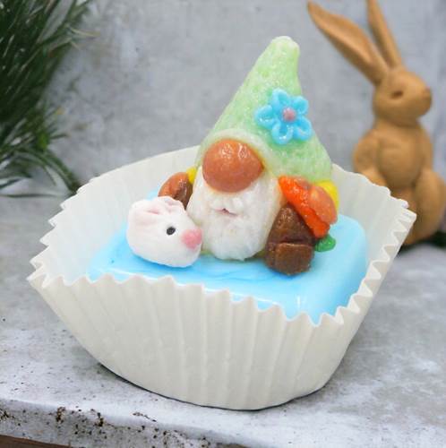 Click to view detail for HG-210 Petit Four, Easter Gnome $63